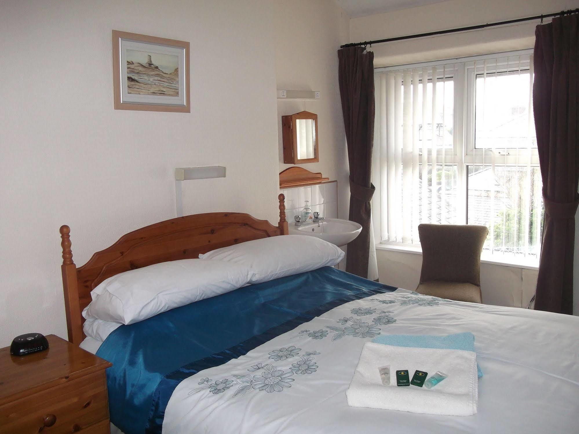 Wavecrest Hotel Holyhead Ngoại thất bức ảnh